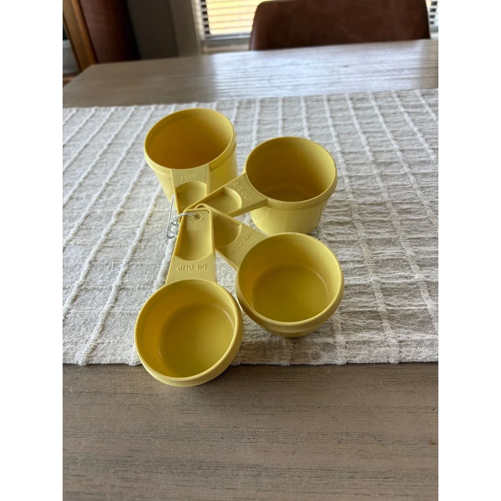 Vintage yellow Tupperware measuring cup set of 4